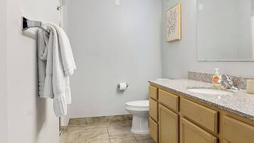 Kostenlose Toilettenartikel, Haartrockner, Handtücher, Seife