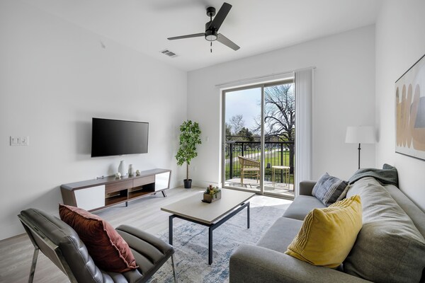 Landing Apartments Denton - Denton, TX