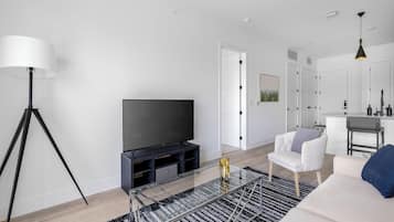 Apartment, 3 Bedrooms | Living area | 40-inch TV with digital channels