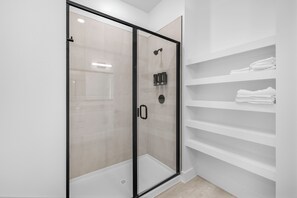 公寓, 3 間臥室 (QueenBed) | 浴室 | 免費梳洗用品、風筒、提供毛巾、番梘