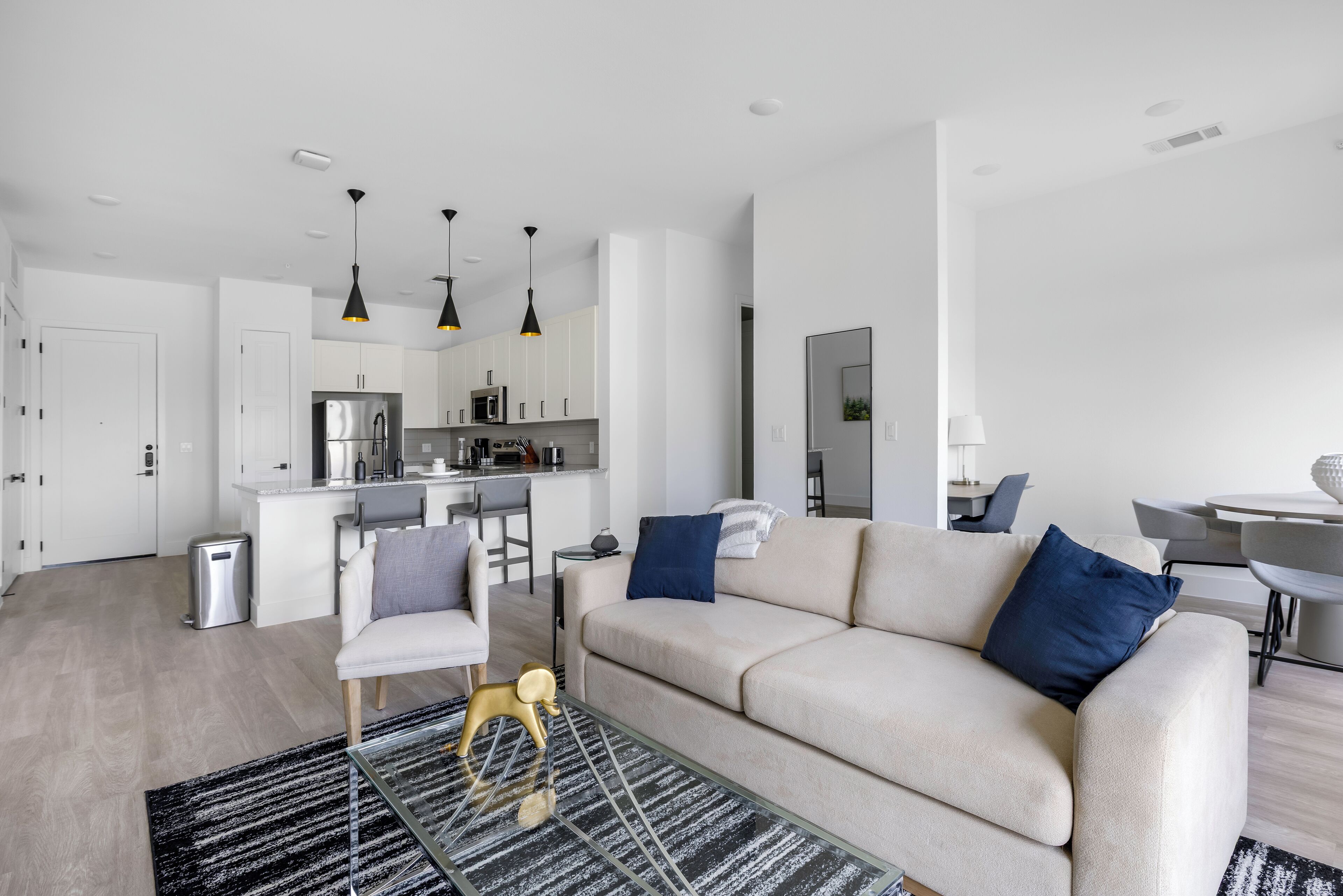 Apartment, 3 Bedrooms (QueenBed) | Living area