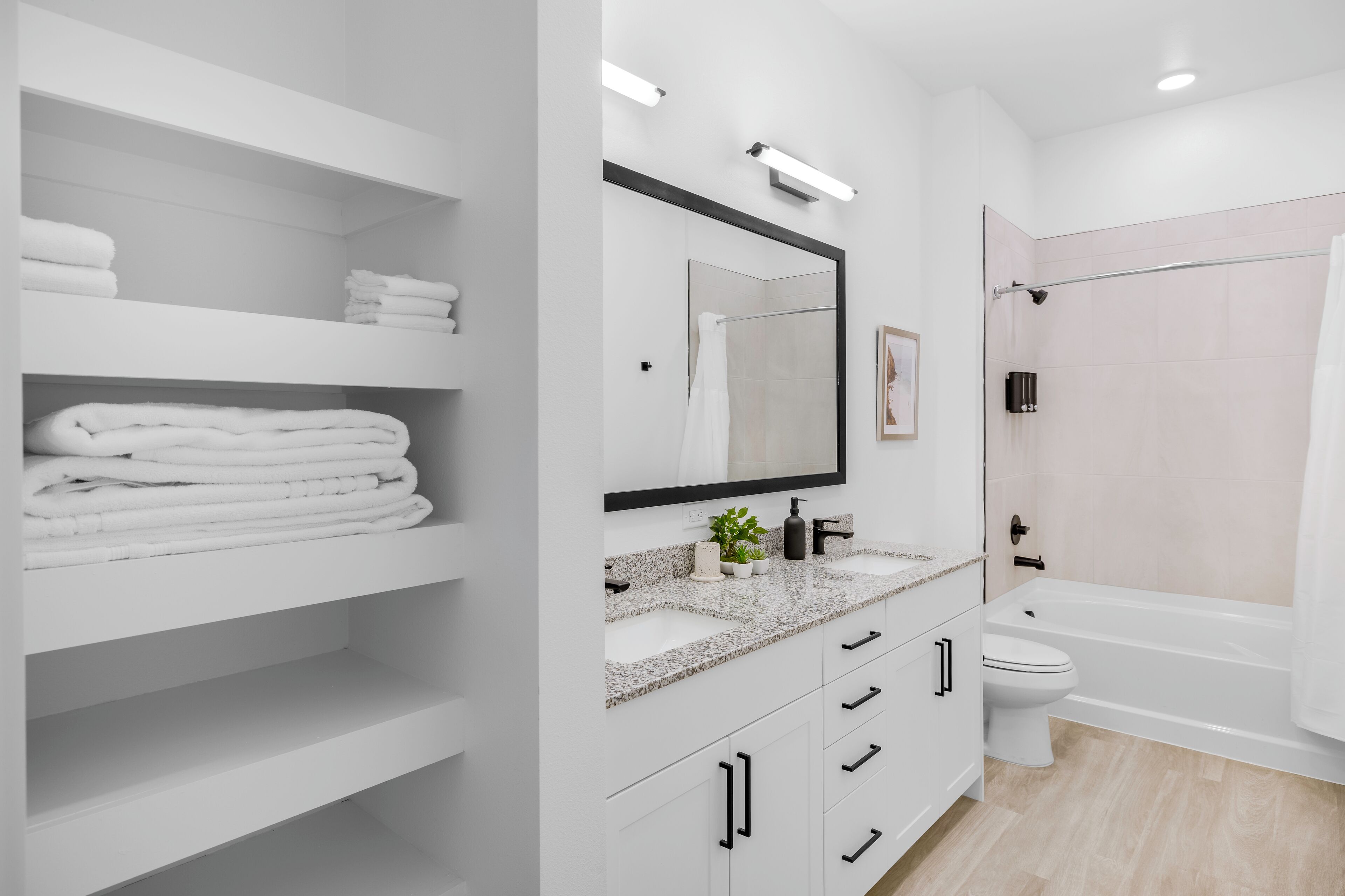 Apartment, 3 Bedrooms (QueenBed) | Bathroom | Free toiletries, hair dryer, towels, soap