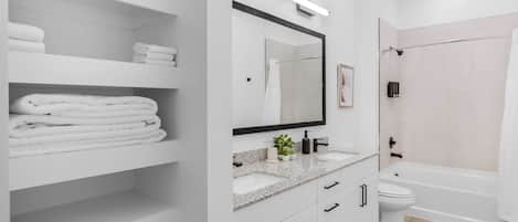 Apartment, 3 Bedrooms (QueenBed) | Bathroom | Free toiletries, hair dryer, towels, soap