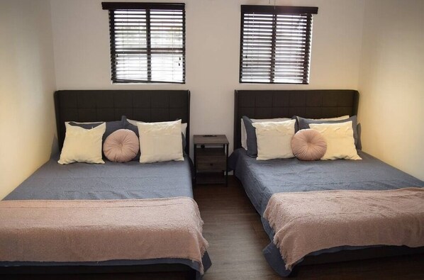 4 Schlafzimmer, Bügeleisen/Bügelbrett, WLAN, Bettwäsche