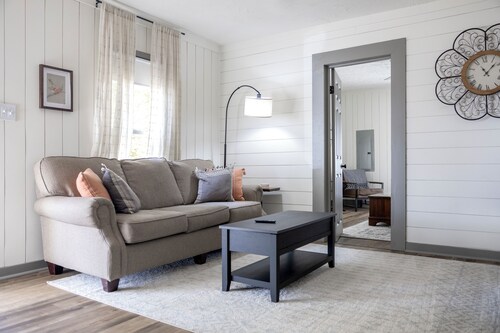 Hot Tub and Fire Pit near Mammoth Cave National Park- Pet Friendly