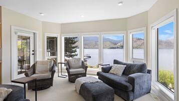 Luxury Suite, 2 Bedrooms, Non Smoking, Lake View