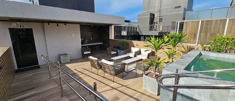 Bañera de hidromasaje al aire libre