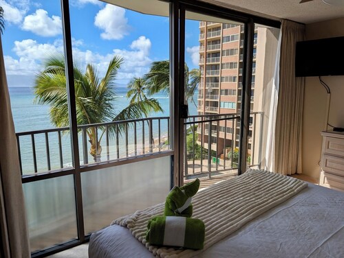 Escape to your corner OCEANFRONT of island living paradise on the 6th floor!