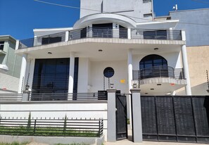 Exterior - Luxury Unfurnished G+2 House For Rent  (Addis Ababa)
