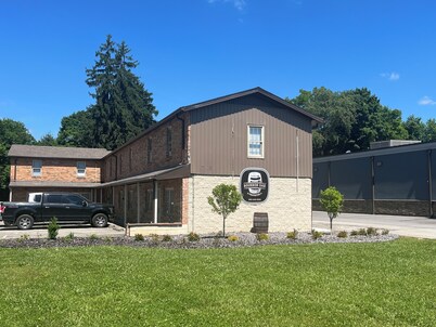 Bourbon Oak Hideaway 2 offers a 2 bed 2.5 bath apartment in historic Bardstown. 