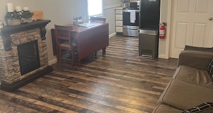 Bourbon Oak Hideaway 2 offers a 2 bed 2.5 bath apartment in historic Bardstown.