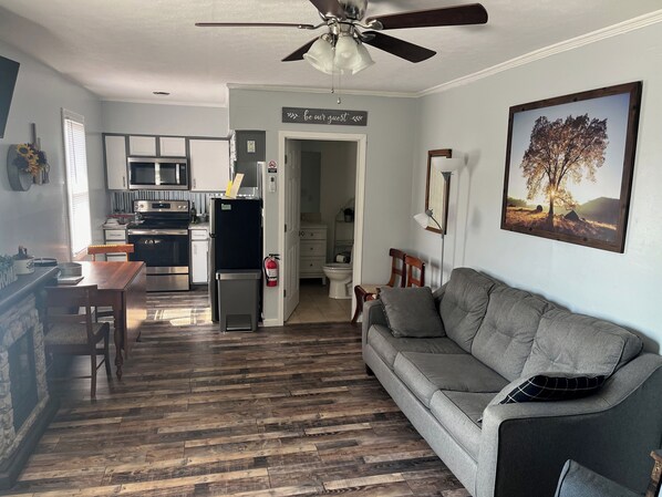 Smart TV, fireplace