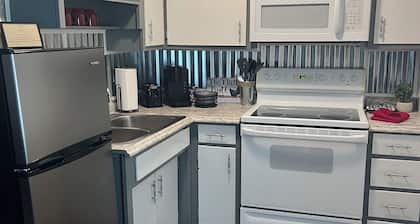Bourbon Oak Loft - Spacious 2 bedroom, in the heart of the Bourbon Trail.