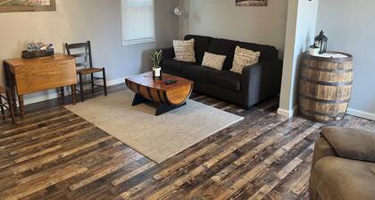 Bourbon Oak Loft - Spacious 2 bedroom, in the heart of the Bourbon Trail.