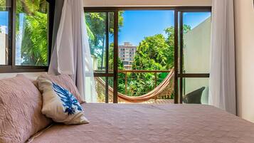 1 soverom, strykejern/-brett, internettilgang og sengetøy