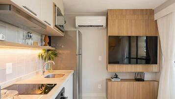 Fridge, microwave, oven, coffee/tea maker