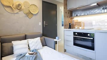 1 bedroom, iron/ironing board, internet, bed sheets