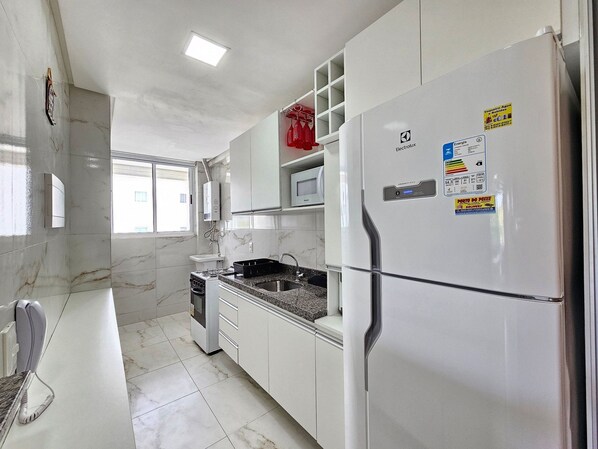 Fridge, microwave, oven, coffee/tea maker