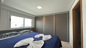 2 bedrooms, iron/ironing board, internet, bed sheets