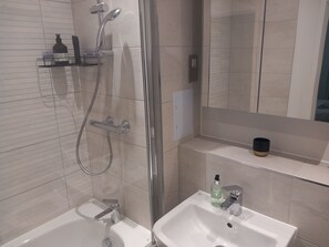 Shared Dormitory, 1 Bedroom, Balcony | Bathroom - Room-charming Loughton Apartment With Ba (Loughton)