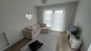 Dormitorio compartido, 1 habitación, balcón | Sala de estar