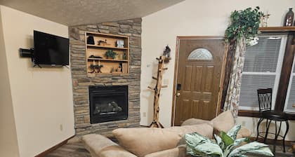 Ledgestone Farms-Charming Country Studio