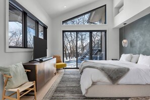 مكتب ومكواة/لوح كي وواي فاي مجانًا