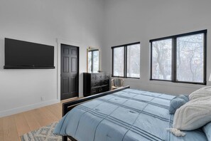 Escriptori, planxa i posts de planxar i wifi gratuïta 