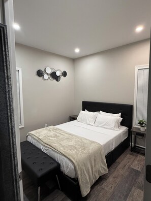 3 bedrooms, iron/ironing board, WiFi, bed sheets - Charming 3-bedroom house with WiFi and AC in enjoyable Buffalo.  (Buffalo)