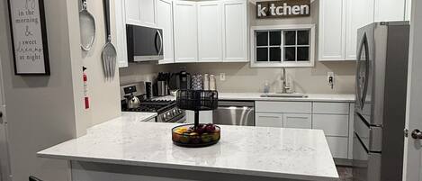 Micro-ondes, four, plaque de cuisson, lave-vaisselle