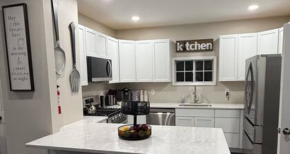 Charming 3-bedroom house with WiFi and AC in enjoyable Buffalo.