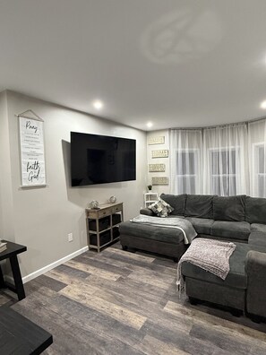 Smart TV - Charming 3-bedroom house with WiFi and AC in enjoyable Buffalo.  (Buffalo)