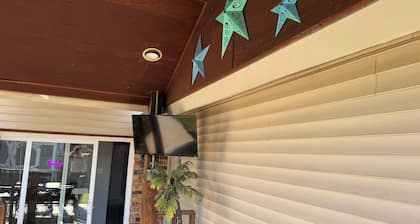 The Lone Star Villa, Pool & Gazebo, Game Room, Group Oasis, Pet-Friendly!