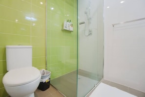 Shower, hair dryer - Amyra Residences on Rowlands Place (Adelaide)