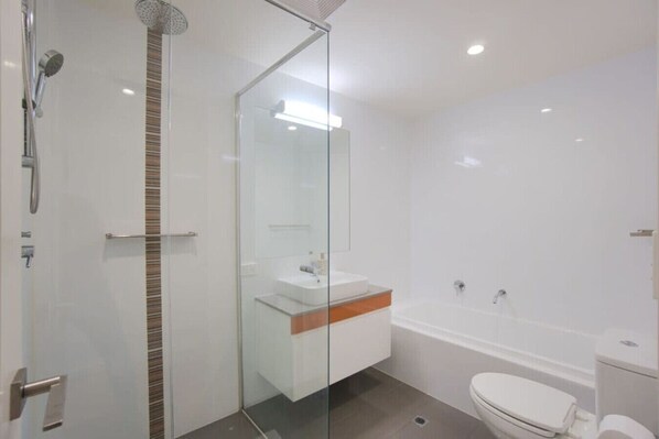 Shower, hair dryer - Amyra Residences on Rowlands Place - Unit 1607 (Adelaide)