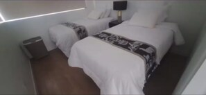 3 chambres, fer et planche à repasser, Wi-Fi, draps fournis