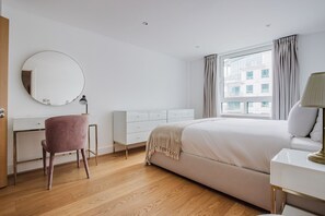 2 dormitoris, planxa i posts de planxar, wifi i roba de llit 