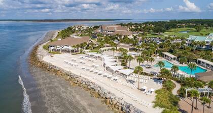 Luxury, Private/Heatable Pool, Pet ok, Golfing, Horseback riding, Amenity Card! - 2704 Jenkins Point