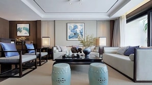 ดีลักซ์วิลล่า, วิวสวน | ห้องนั่งเล่น | ทีวีจอแบน
