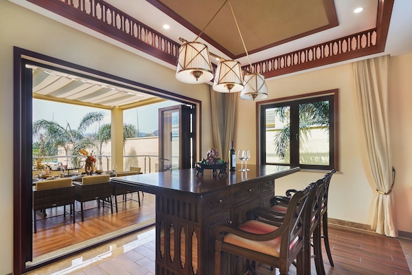 ฝ่ายต้อนรับ