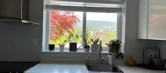 Charming 2-Bedroom Suite in Scenic Port Moody – Nature & Transit Nearby