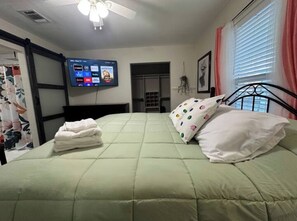 3 Schlafzimmer, Zimmersafe, Schreibtisch, Bügeleisen/Bügelbrett