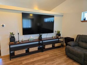 Smart-TV, bøker og PC-skjermer