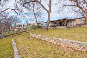 Exterior - Hooked On The River - 2/2, sleeps 6, riverfront! (Canyon Lake)