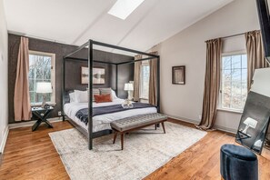 5 bedrooms, iron/ironing board, free WiFi, bed sheets