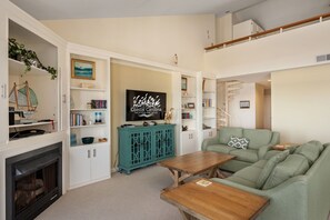 OB3: Sea Rose | Living Area - Deck Access