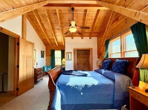 5 bedrooms, desk, iron/ironing board, WiFi