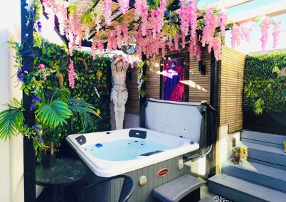 Romantic Secret Garden Retreat