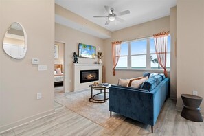 Smart TV, fireplace