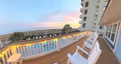 Oceanfront, Central, Huge 5k sq ft Home w Huge Private Pool, Hot tub, & Gameroom